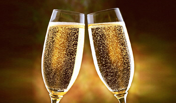 Borbulhas característica dos espumantes https://www.kss.com.au/news-and-updates/many-bubbles-sparkling-wine-champagne-5703